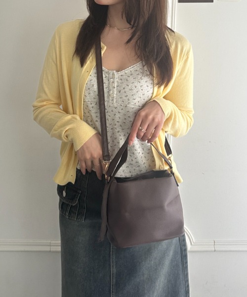 CLEA（クレア）の「2WAY巾着ショルダーハンドバッグ（ショルダーバッグ・レディース・ワインレッド/ホワイト/ブラック/ブラウン/ダークブラウン・FREE）」の6枚目の写真
