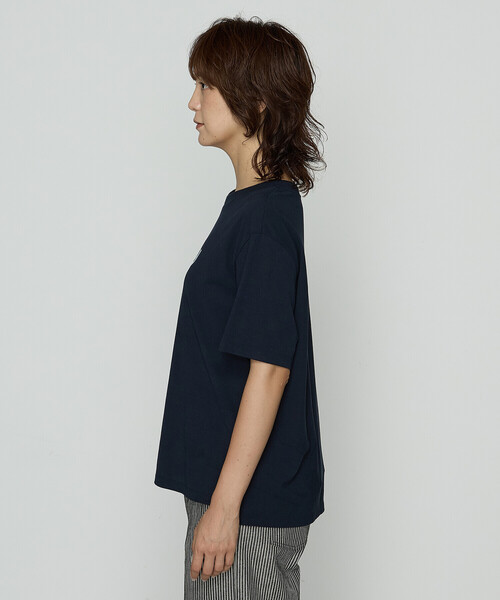 COMME CA Wardrobe(コムサワードローブ)の「〔 +サイズ 〕ヴィンテージ天竺 Tシャツ(Tシャツ/カットソー・レディース・ホワイト/ネイビー・13号)」の6枚目の写真