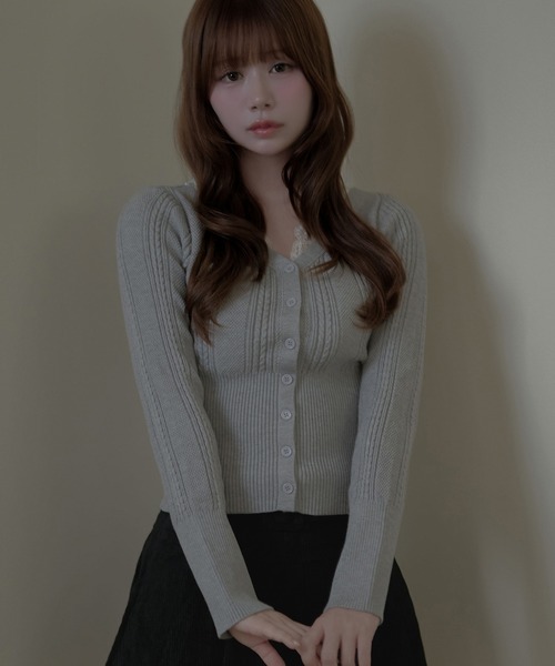 M DOLLY(エムドリー)の「Lace collar tina knit tops / レースカラー ティナニットトップス(ニット/セーター・レディース・アイボリー/グレー・FREE)」の4枚目の写真