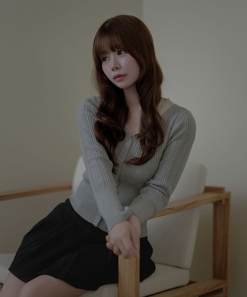 M DOLLY(エムドリー)の「Lace collar tina knit tops / レースカラー ティナニットトップス(ニット/セーター・レディース・アイボリー/グレー・FREE)」の5枚目の写真