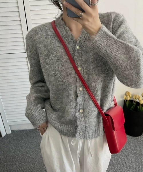 Ritzy(リッツィー)の「透かし花柄ウェーブネックニットカーディガン(カーディガン/ボレロ・レディース・ベージュ/グレー/ホワイト・FREE)」の6枚目の写真