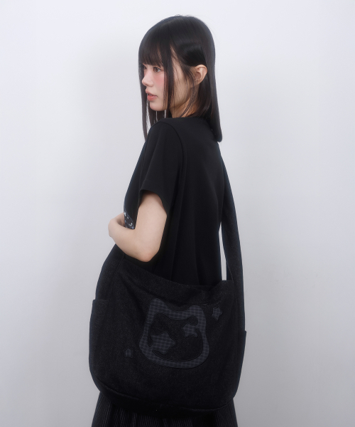 LMR(エルエムアール)の「キャットシンボルアプリケウォッシングクロスバッグ BLACK(ショルダーバッグ・レディース・ブラック・FREE)」の3枚目の写真