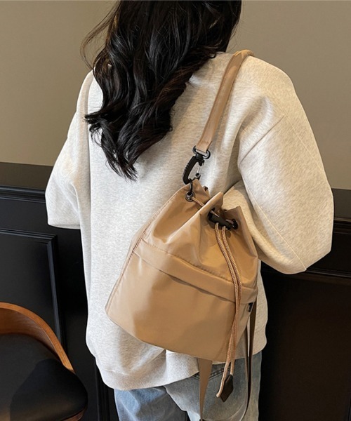 COCOMOMO(ココモモ)の「巾着ショルダーバッグ 巾着バッグ ナイロン バッグ 巾着 ショルダーバッグ ナイロンバッグ ドロスト ハンドバッグ 軽量(ショルダーバッグ・レディース・グレー/グリーン/ライトブラウン/カーキ/ブラック・FREE)」の1枚目の写真