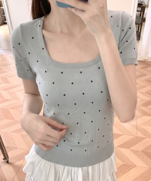 2ly2(トゥーリートゥー)の「ドット柄スクエアネックニット / 半袖リブニットトップス(ニット/セーター・レディース・ホワイト/ブラック/グレー/ピンク・FREE)」の4枚目の写真