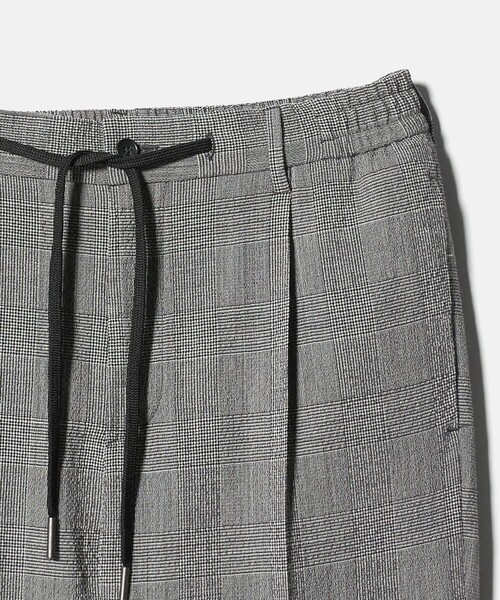 UNITED ARROWS(ユナイテッドアローズ)の「<TAGLIATORE>グレンチェック サッカー イージースラックス(セットアップ・メンズ・ブラック・46/44)」の4枚目の写真