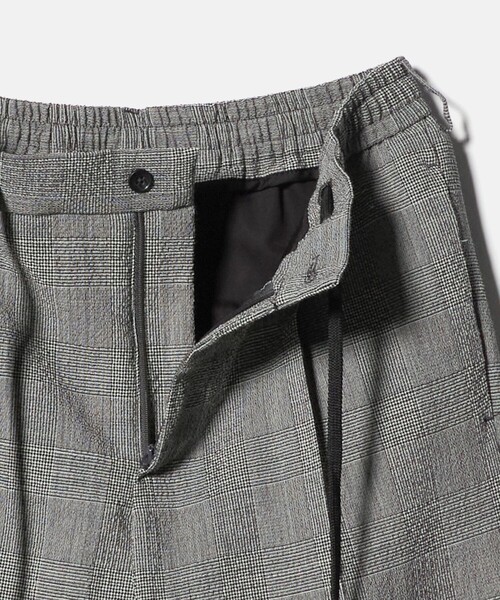UNITED ARROWS(ユナイテッドアローズ)の「<TAGLIATORE>グレンチェック サッカー イージースラックス(セットアップ・メンズ・ブラック・46/44)」の7枚目の写真
