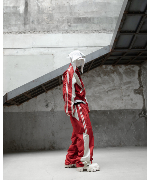 ROARINGRAD(ロアリングラド)の「26パネルトラックパンツレッド(スウェットパンツ・レディース・その他・MEDIUM/LARGE)」の3枚目の写真