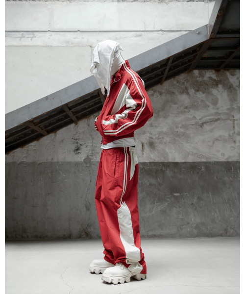 ROARINGRAD(ロアリングラド)の「26パネルトラックパンツレッド(スウェットパンツ・レディース・その他・MEDIUM/LARGE)」の4枚目の写真