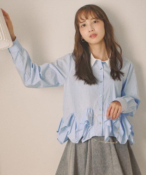 AND COUTURE(アンドクチュール)の「デザインヘムビジューストライプブラウス(シャツ/ブラウス・レディース・ブルー/グリーン/ホワイト・FREE)」の8枚目の写真
