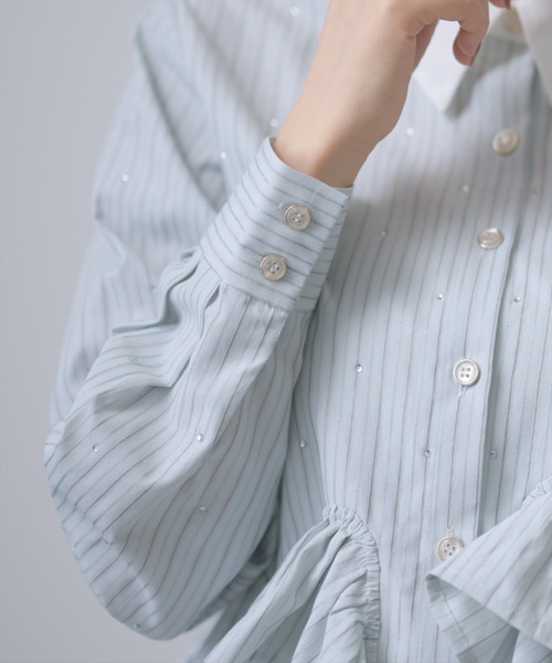 AND COUTURE(アンドクチュール)の「デザインヘムビジューストライプブラウス(シャツ/ブラウス・レディース・ブルー/グリーン/ホワイト・FREE)」の11枚目の写真
