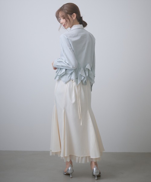 AND COUTURE(アンドクチュール)の「デザインヘムビジューストライプブラウス(シャツ/ブラウス・レディース・ブルー/グリーン/ホワイト・FREE)」の6枚目の写真