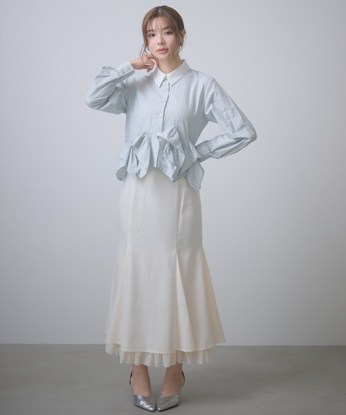 AND COUTURE(アンドクチュール)の「デザインヘムビジューストライプブラウス(シャツ/ブラウス・レディース・ブルー/グリーン/ホワイト・FREE)」の5枚目の写真