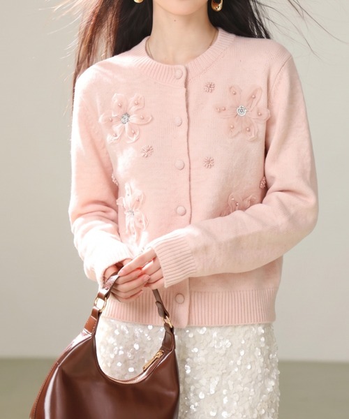 LUCPY（ラクピー）の「フラワービジューニットカーディガン（カーディガン/ボレロ・レディース・ピンク・X-LARGE/LARGE/MEDIUM/SMALL）」の2枚目の写真