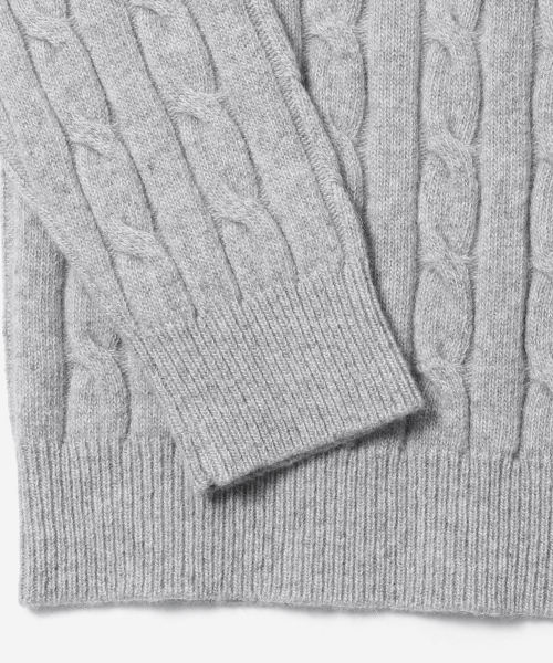 ADHOC(アドホック)の「メンズ ラウンドネック ケーブルニット (L-M-GREY) (HCALKA1)(ニット/セーター・メンズ・その他・100/95/105)」の4枚目の写真