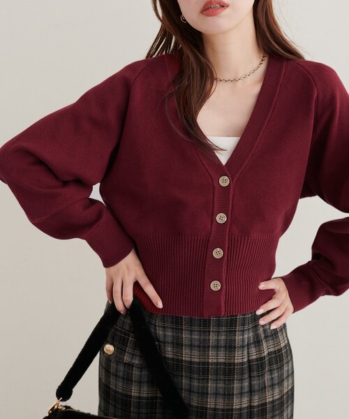 natural couture（ナチュラルクチュール）の「ラグラン切替Vネックカーディガン（カーディガン/ボレロ・レディース・オフホワイト/ライトグレー/ボルドー/ブラウン・FREE）」の4枚目の写真