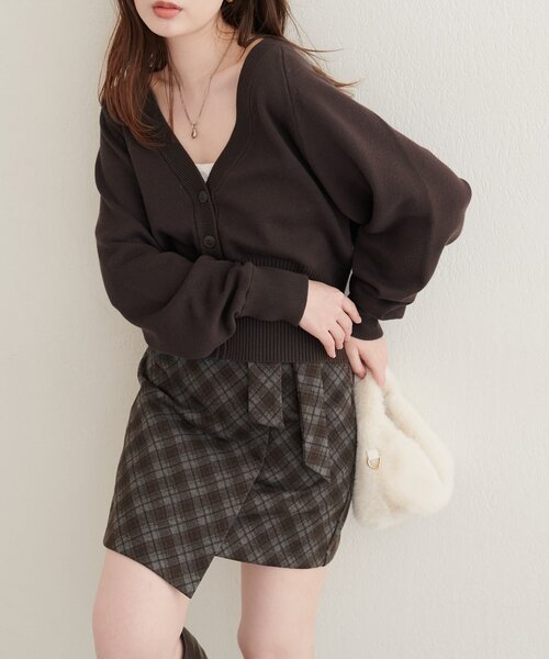 natural couture（ナチュラルクチュール）の「ラグラン切替Vネックカーディガン（カーディガン/ボレロ・レディース・オフホワイト/ライトグレー/ボルドー/ブラウン・FREE）」の11枚目の写真