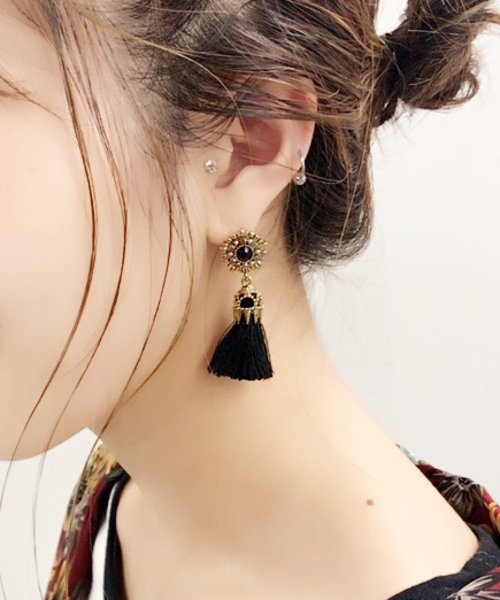 archives（アルシーヴ）の「ビジューメタルタッセルピアス（ピアス（両耳用）・レディース・グレー/ブラック・MEDIUM）」の6枚目の写真