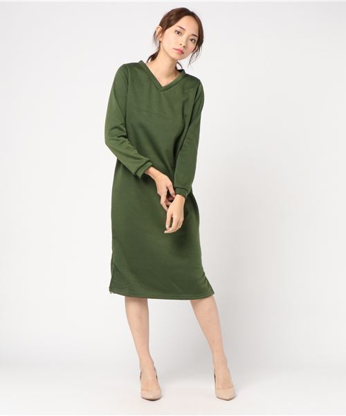 KOBE LETTUCE(コウベレタス)の「裏起毛シンプルVネックスウェットワンピース(スウェット・レディース・ブラック/カーキ/ボルドー/グレー/ネイビー/アイボリー・FREE)」の4枚目の写真