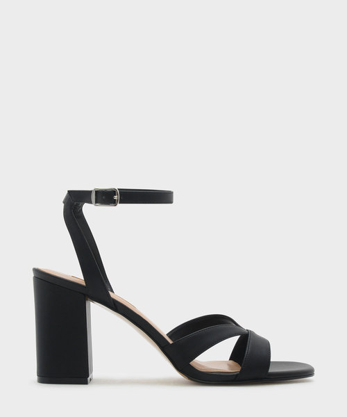 CHARLES & KEITH(チャールズ & キース)の「アンクルストラップサンダル / ANKLE STRAP SANDALS(サンダル・レディース・ブラック/レッド・23cm/23.5cm/24.5cm/25cm/22.5cm)」の2枚目の写真
