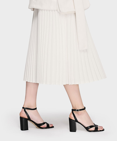 CHARLES & KEITH(チャールズ & キース)の「アンクルストラップサンダル / ANKLE STRAP SANDALS(サンダル・レディース・ブラック/レッド・23cm/23.5cm/24.5cm/25cm/22.5cm)」の3枚目の写真
