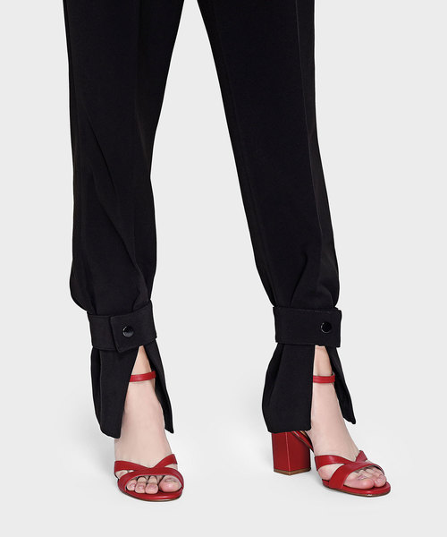 CHARLES & KEITH(チャールズ & キース)の「アンクルストラップサンダル / ANKLE STRAP SANDALS(サンダル・レディース・ブラック/レッド・23cm/23.5cm/24.5cm/25cm/22.5cm)」の9枚目の写真