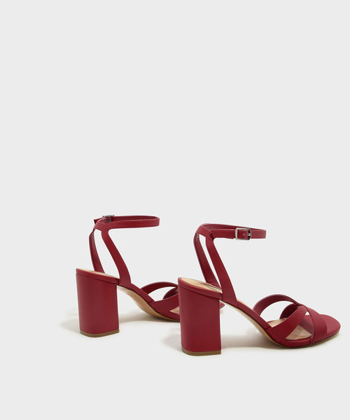 CHARLES & KEITH(チャールズ & キース)の「アンクルストラップサンダル / ANKLE STRAP SANDALS(サンダル・レディース・ブラック/レッド・23cm/23.5cm/24.5cm/25cm/22.5cm)」の11枚目の写真