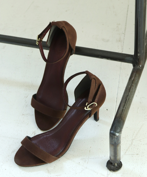 SESTO(セスト)の「美脚ピンヒールアンクルストラップサンダル(サンダル・レディース・キャメル/グレイッシュベージュ/ドット/グリーン/シルバー/ラベンダー/ブラック/ダークブラウン/ライトグリーン/ゴールド/ホワイト・24.5cm/25.5cm/22.5cm/23.5cm/24.0cm/22.0cm/23.0cm)」の4枚目の写真