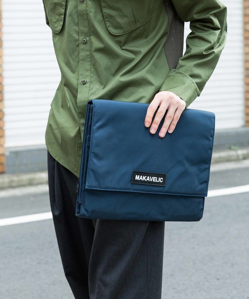 MAKAVELIC(マキャベリック)の「【MAKAVELIC】ACCORDION PC CLUTCH/ワンポイントポ-チ(ショルダーバッグ・メンズ・ブラック/ネイビー・FREE)」の4枚目の写真