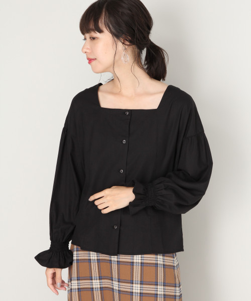 LOWRYS FARM(ローリーズファーム)の「スクエアブラウス 808554(シャツ/ブラウス・レディース・ブラック/ベージュ/オフホワイト・MEDIUM/LARGE)」の1枚目の写真