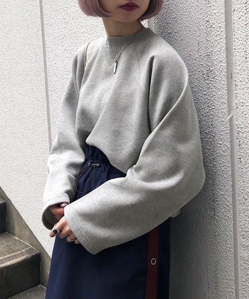 PAGEBOY（ページボーイ）の「BIGシルエットショートプルオーバー（スウェット・レディース・ブラック/グレー/アイボリー/ダークパープル・FREE）」の3枚目の写真