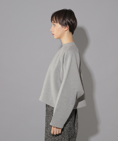 PAGEBOY（ページボーイ）の「BIGシルエットショートプルオーバー（スウェット・レディース・ブラック/グレー/アイボリー/ダークパープル・FREE）」の5枚目の写真