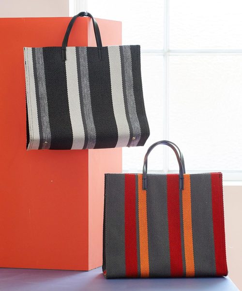 KOBE LETTUCE（コウベレタス）の「2Wayペーパー風ストライプトートバッグ（トートバッグ・レディース・ネイビー/ブラウン/ブラック・FREE）」の3枚目の写真
