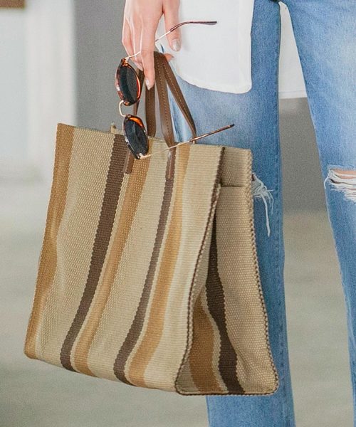 KOBE LETTUCE（コウベレタス）の「2Wayペーパー風ストライプトートバッグ（トートバッグ・レディース・ネイビー/ブラウン/ブラック・FREE）」の9枚目の写真