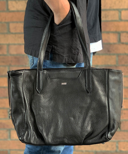 DECADE(ディケイド)の「オイルドカウレザー・トートバッグ(S) DECADE(No-01171) Oiled Cow Leather Side ZipTote Bag ディケイド くったりトート(トートバッグ)」|ブラック
