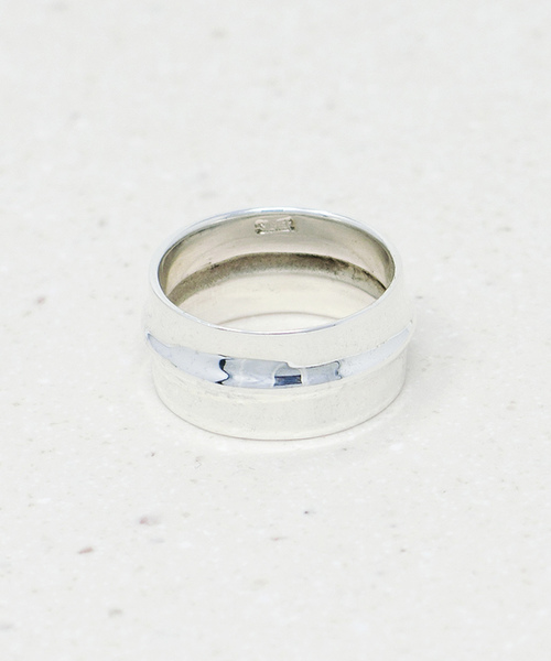 foun.（フォウン）の「foun. フォウン silver925  ピンチ ワイドシルバーリング（リング・レディース・シルバー・#13/#11）」の6枚目の写真