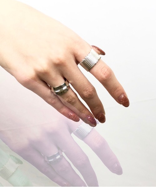 foun.（フォウン）の「foun. フォウン silver925  ピンチ ワイドシルバーリング（リング・レディース・シルバー・#13/#11）」の9枚目の写真