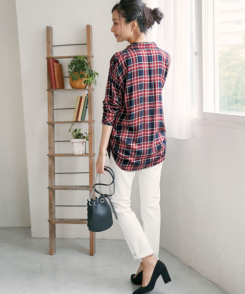 BELLUNA（ベルーナ）の「チェック柄ジッパー使いシャツチュニック（チュニック・レディース・グレー系その他/レッド系その他/ネイビー・MEDIUM/LARGE/X-LARGE）」の11枚目の写真