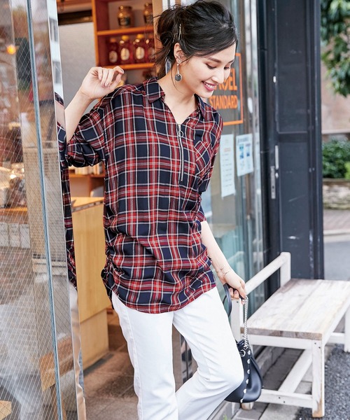 BELLUNA（ベルーナ）の「チェック柄ジッパー使いシャツチュニック（チュニック・レディース・グレー系その他/レッド系その他/ネイビー・MEDIUM/LARGE/X-LARGE）」の17枚目の写真