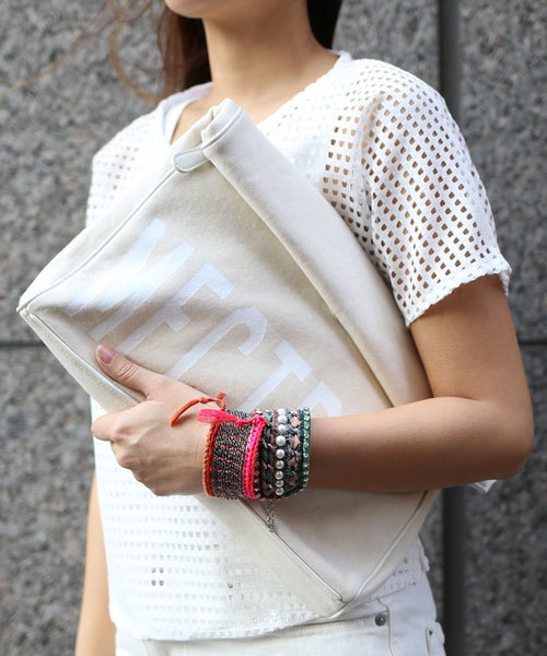 green label relaxing（グリーンレーベルリラクシング）の「GT スウェットロゴクラッチバッグ ◆（クラッチバッグ・レディース・オフホワイト/ライトグレー/ネイビー・フリー）」の2枚目の写真