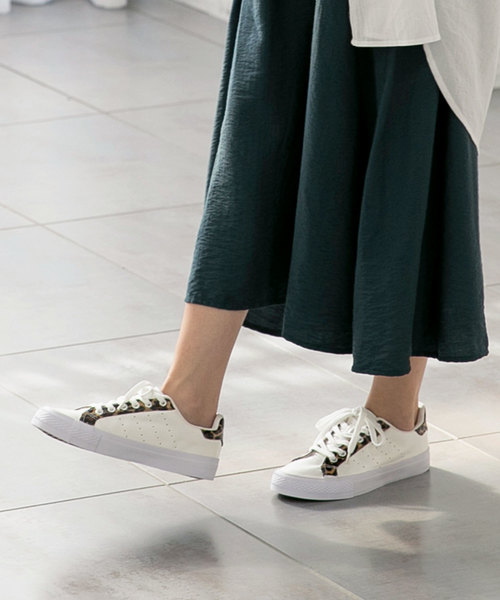 KOBE LETTUCE（コウベレタス）の「ローテクローカットスニーカー（スニーカー・レディース・ライトグレー/ブラック/モカ/レオパード/ライトベージュ/パイソン・LL/S/M/L）」の5枚目の写真