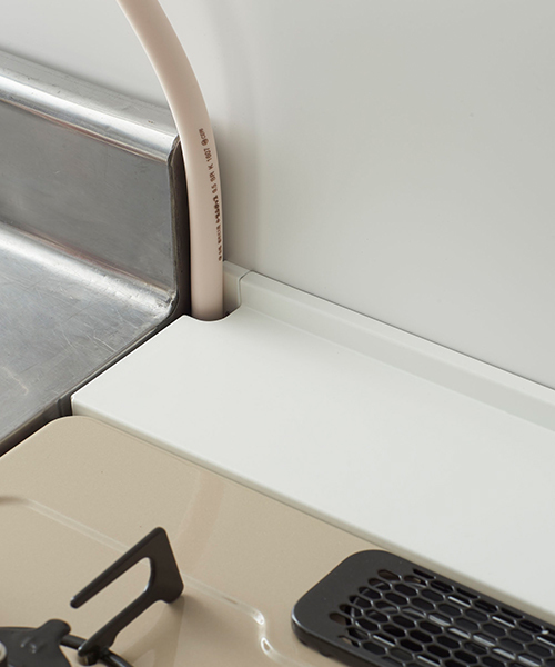 tower（タワー）の「tower(タワー)　コンロ奥隙間ラック（キッチン収納・レディース・ホワイト/ブラック・FREE）」の12枚目の写真