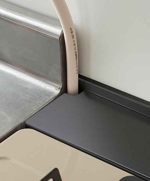 tower（タワー）の「tower(タワー)　コンロ奥隙間ラック（キッチン収納・レディース・ホワイト/ブラック・FREE）」の10枚目の写真