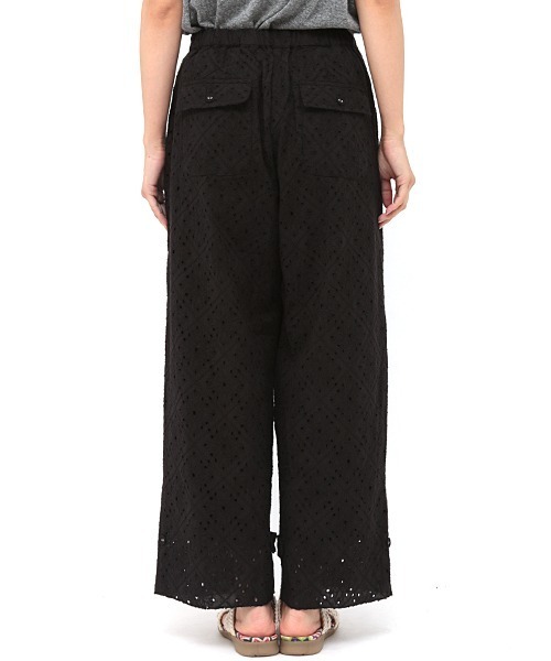 新品タグ付き♡FIKA コットンカットワークレースフレアパンツ チチカカ（チチカカ）の「カットワークレース パンツ（その他