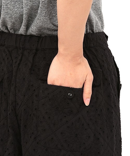 新品タグ付き♡FIKA コットンカットワークレースフレアパンツ チチカカ（チチカカ）の「カットワークレース パンツ（その他