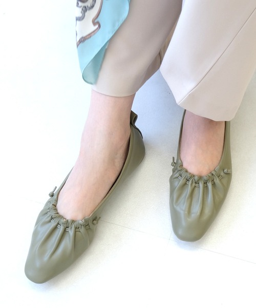 AmiAmi（アミアミ）の「ギャザーストリングフラットシューズ（パンプス・レディース・ブラック/ベージュ/ブラウン/アイボリー/シャンパン/ナチュラル/キナリ/オリーブ・LL/S/M/L）」の7枚目の写真