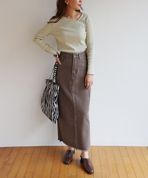 andme(アンドミー)の「テレコリブ長袖アシメネックTシャツ(Tシャツ/カットソー・レディース・ブラック/オフホワイト/ベージュ/ピンクベージュ/カーキ/チャコールグレー/グリーン・M/L)」の8枚目の写真