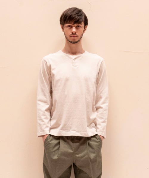 Jackman(ジャックマン)の「USA Cotton Henleyneck L/S T-Shirt(Tシャツ/カットソー・メンズ・ホワイト/ライトブラウン/キナリ/シルバーグレー/ブラック/グレイッシュブルー/ライトグレー/ライトイエロー/スミクロ/ダークネイビー/ダークブラウン/ダークカーキ/サックスブルー/オフホワイト・SMALL/MEDIUM/LARGE/X-LARGE)」の3枚目の写真