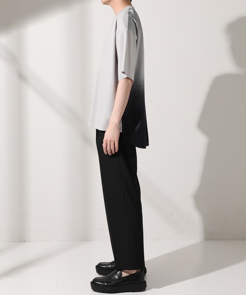 UNITED TOKYO（ユナイテッドトウキョウ）の「バックグラデーションＴ/オーバーサイズ（Tシャツ/カットソー・メンズ・ブラック/グレー・1/2/3）」の4枚目の写真