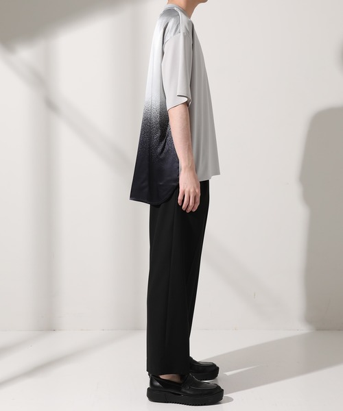 UNITED TOKYO（ユナイテッドトウキョウ）の「バックグラデーションＴ/オーバーサイズ（Tシャツ/カットソー・メンズ・ブラック/グレー・1/2/3）」の6枚目の写真