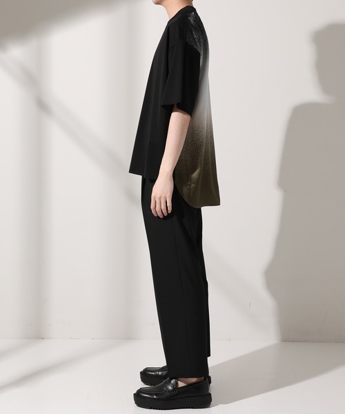 UNITED TOKYO（ユナイテッドトウキョウ）の「バックグラデーションＴ/オーバーサイズ（Tシャツ/カットソー・メンズ・ブラック/グレー・1/2/3）」の8枚目の写真